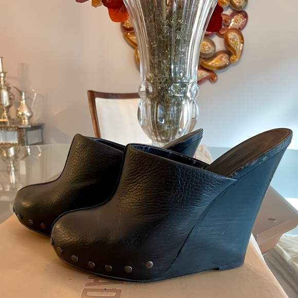 Aldo Mules - Picture 1 of 2